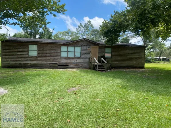 407 Meadow Rd NE, Glennville, GA 30427