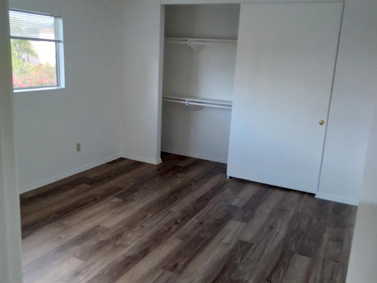 9522 Carroll Canyon Rd — Photo 4