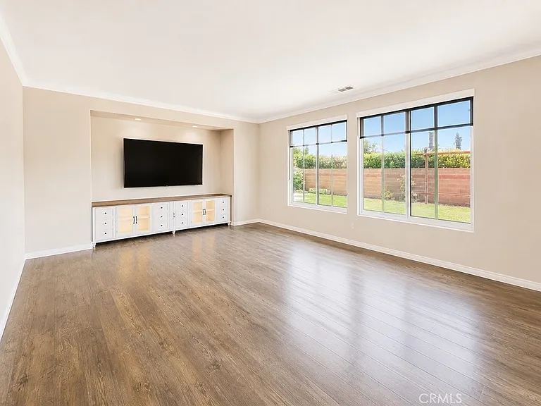 1695 Larkspur Ln — Photo 5