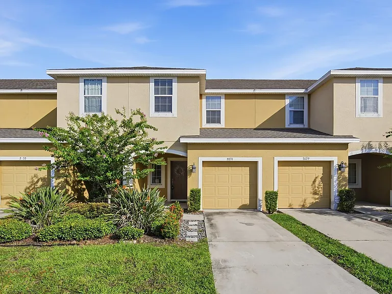 7031 Woodchase Glen Dr — Photo 2