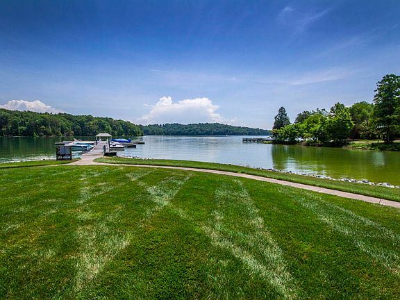 3rd image of 301 Casa Di Lago Way