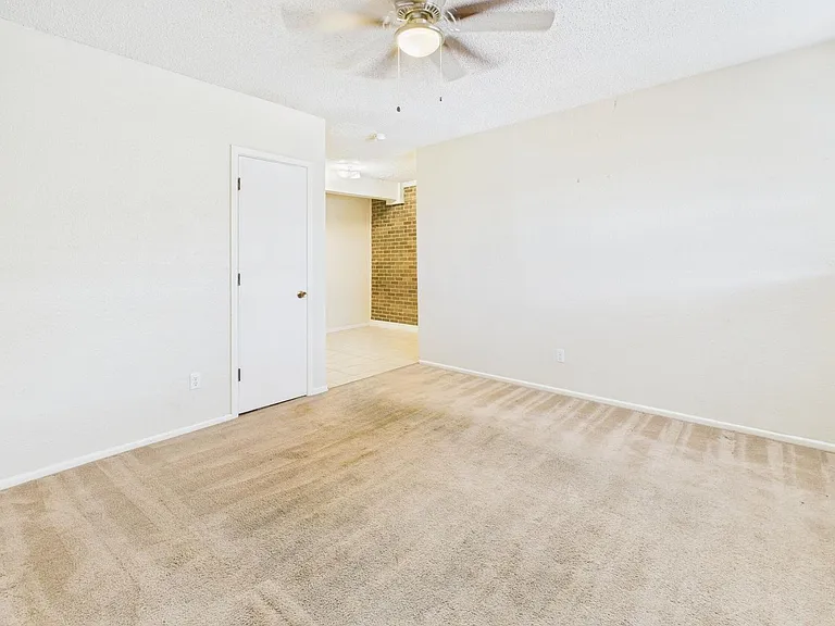 Cozy 1 Bedroom Apartment — Photo 6