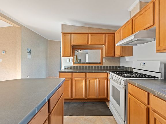 5th image of 228 Pine St