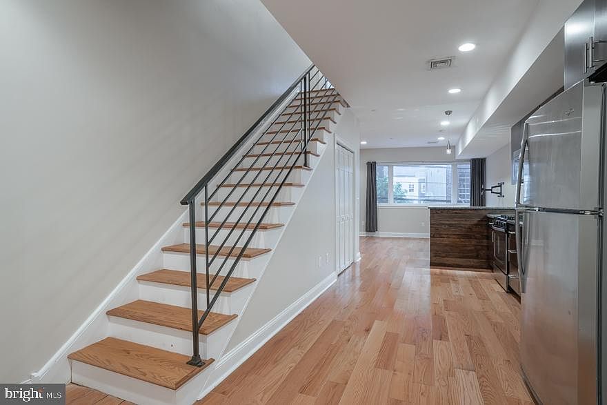 1st image of 724 N 3rd St APT 2F
