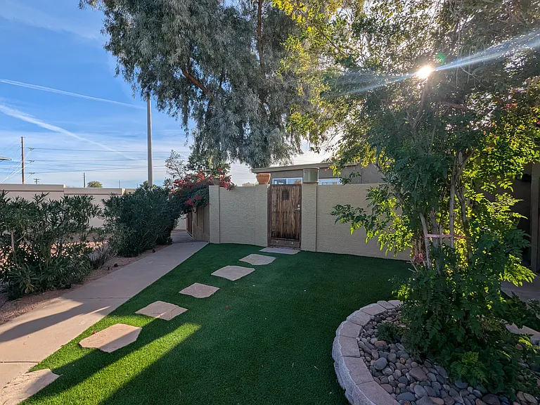 1251 E Bluebell Ln — Photo 4