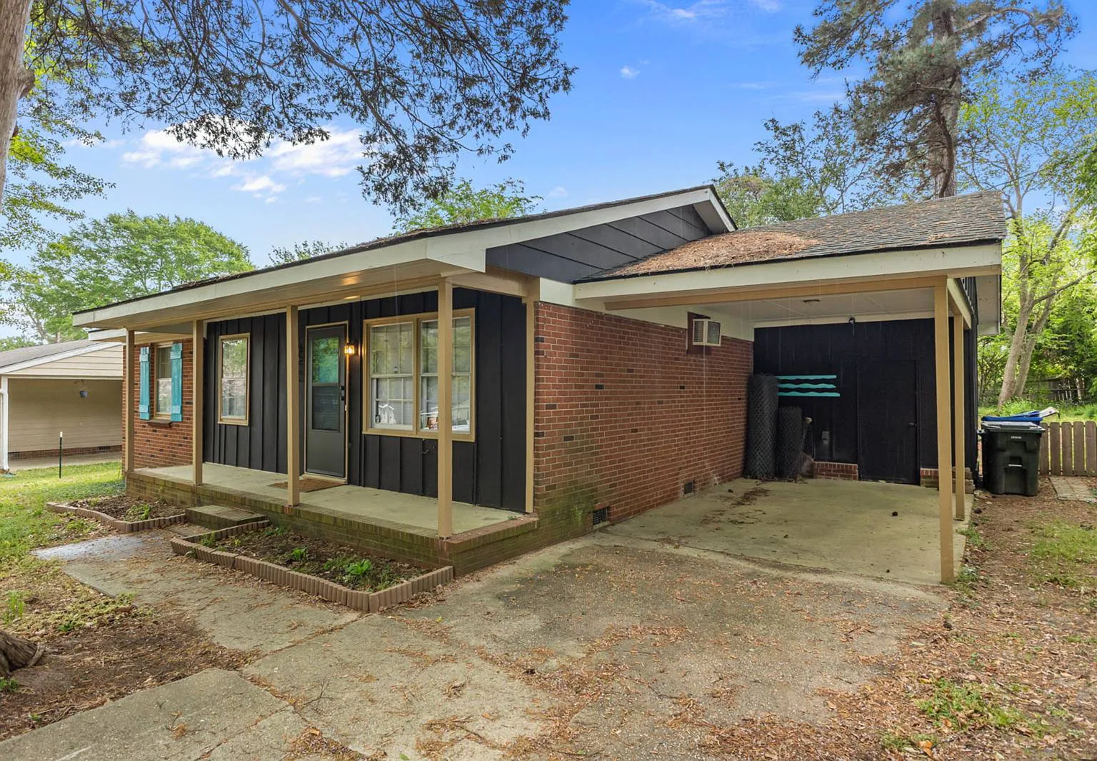 3 bed, 1.5 bath, 1044 sqft, $1,500 — Photo 1