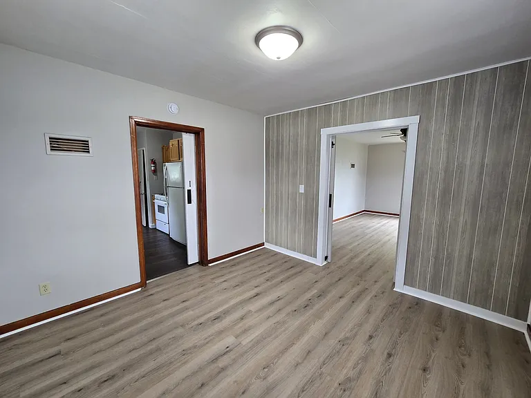 1812 Logan Ave — Photo 6