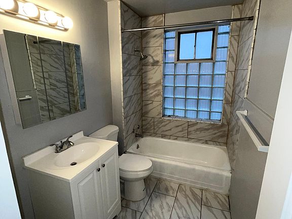 5th image of 10 E Madison St APT 1C
