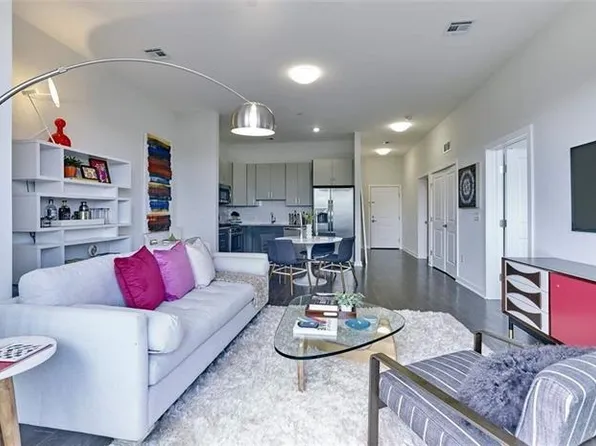 250 Avenue East image 3 of 17