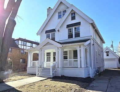 3225 North Hackett AVENUE, Milwaukee, WI, 53211