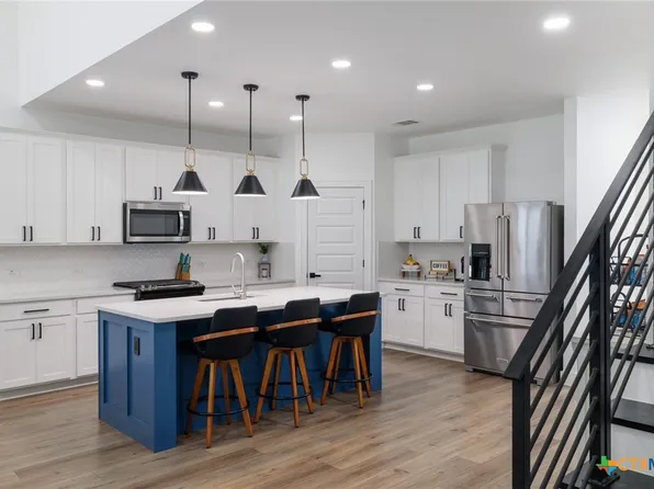 105 Greenspire Downs Dr, Hutto, TX 78634