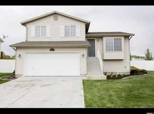 2122 N 2090 W, Clinton, UT 84015