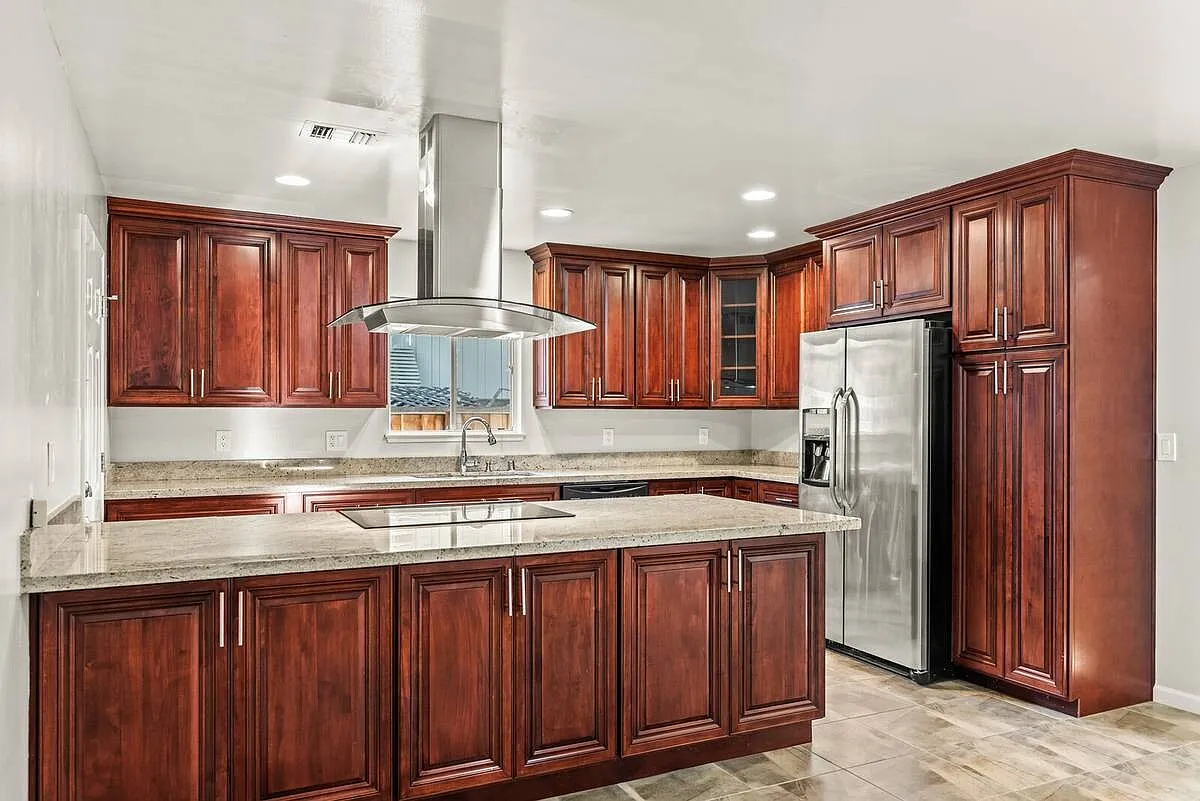 5 bed, 1612 sqft, $8,200 — Photo 4