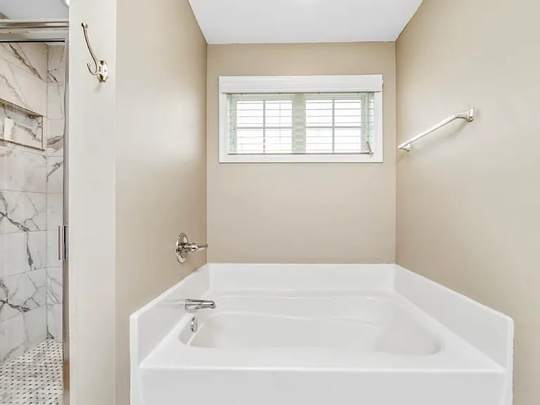 2209 Courtland Dr — Photo 15