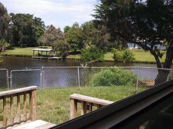 589 Hillside Ct, Melbourne, FL 32935