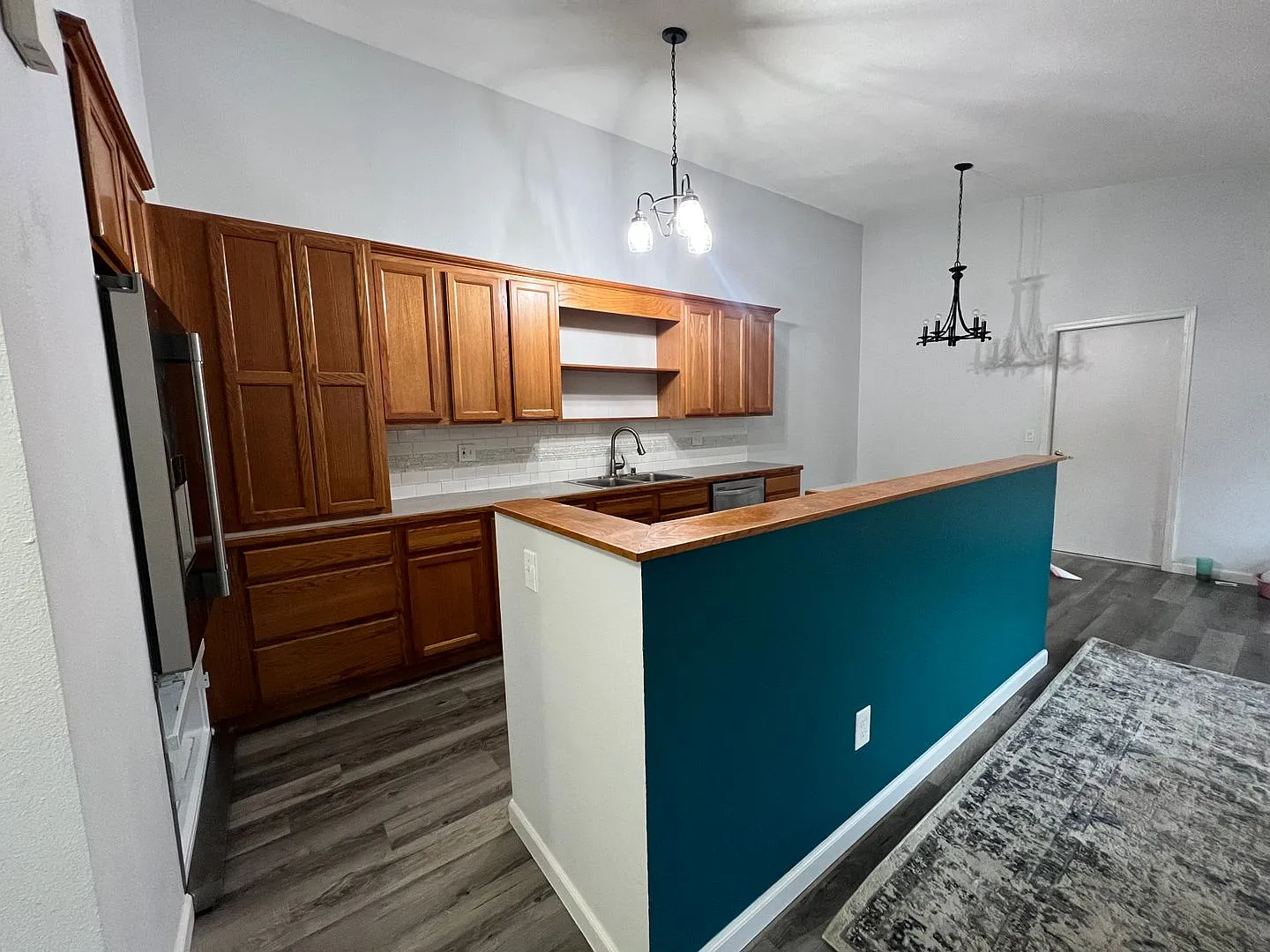 Updated ranch style townhome with open concept layout and vaulted ceilings — Photo 2