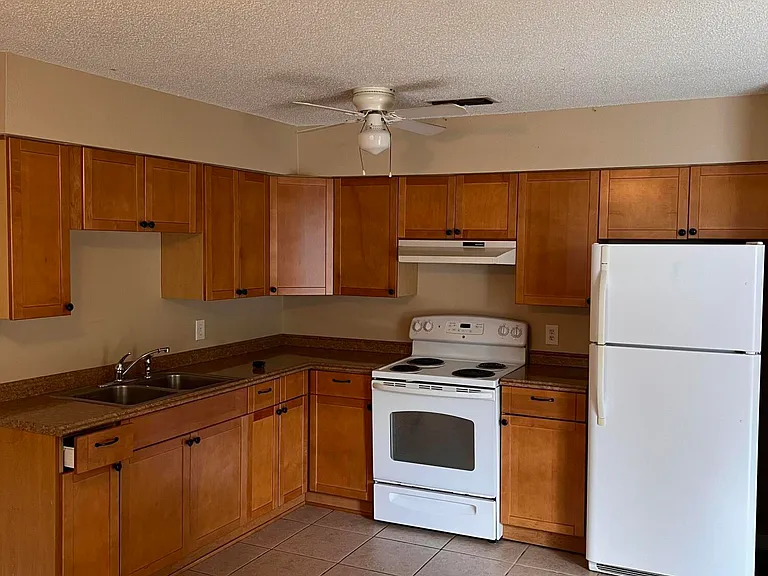 118 Olive St — Photo 2
