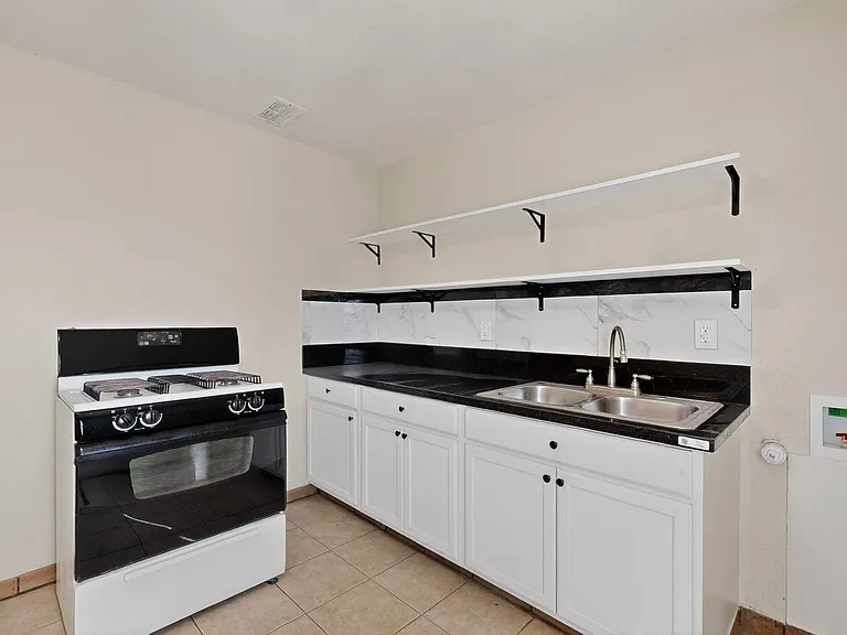 536 Cardenas Dr SE — Photo 16