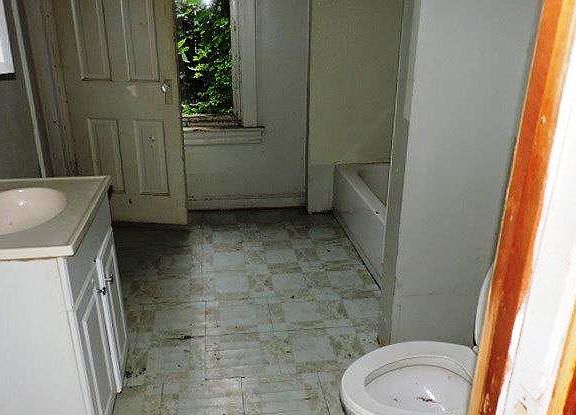 5th image of 3443 Bryant Ave N