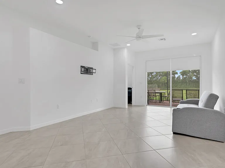 1644 Alameda Dr — Photo 9