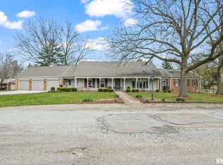 2 Barn Ln, Jacksonville, IL 62650