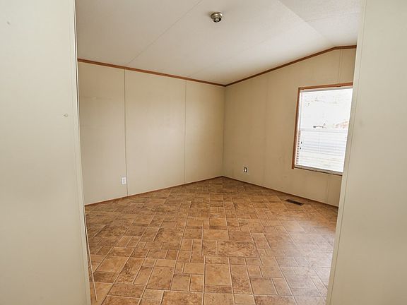 5th image of 909 Pittsburg Ave