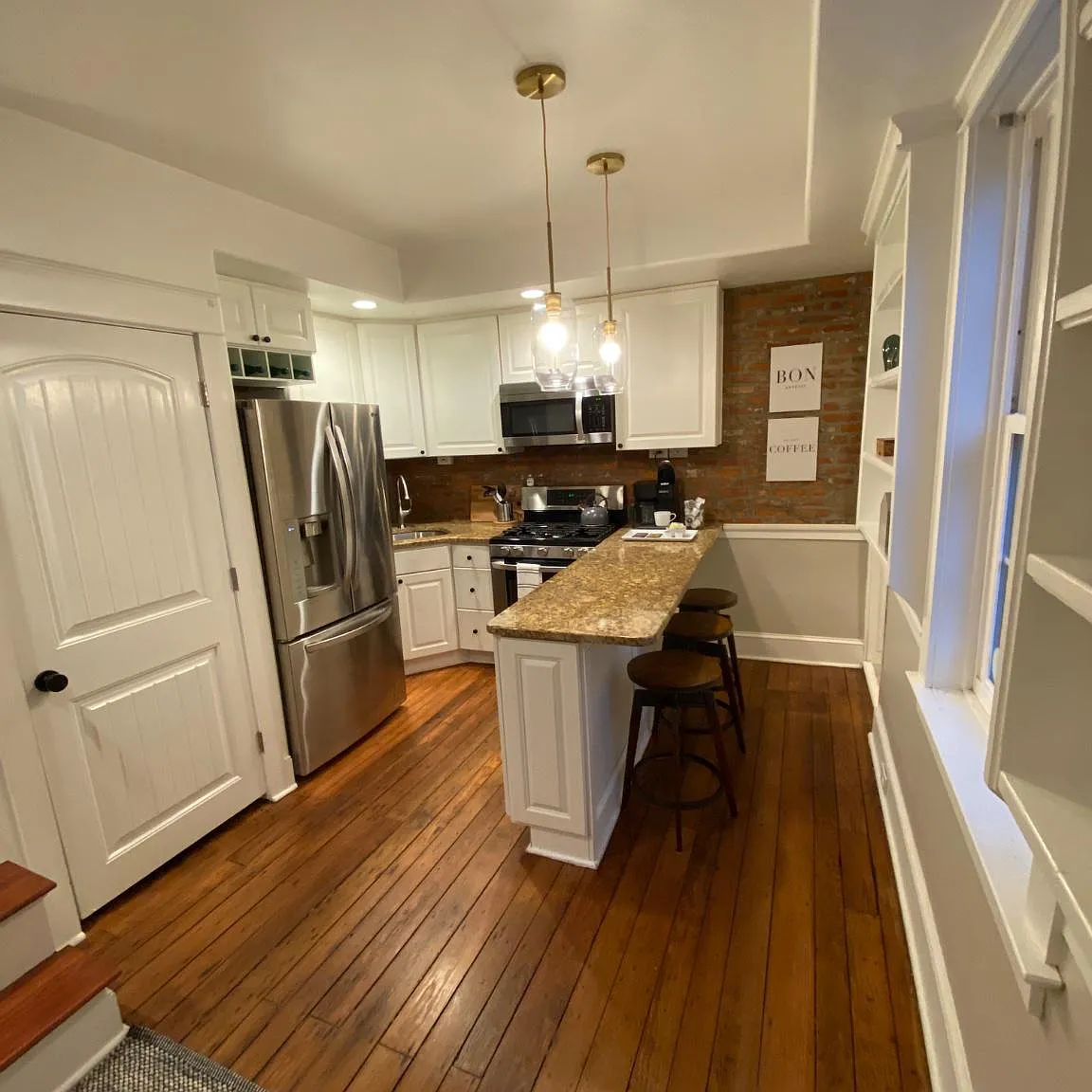 2 bed, 1.5 bath, 756 sqft, $2,400 — Photo 4