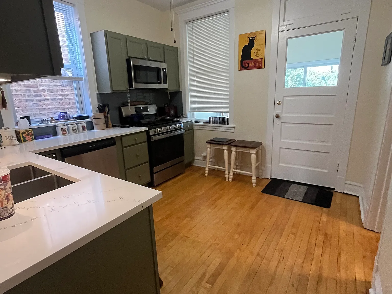 2 bed, 1200 sqft, $2,500 — Photo 3