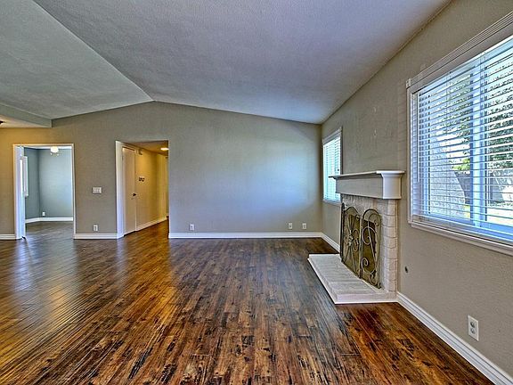 5th image of 2241 Mariposa Dr