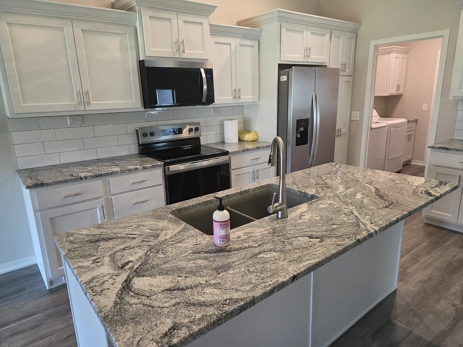 3 bed, 2173 sqft, $2,500 — Photo 4