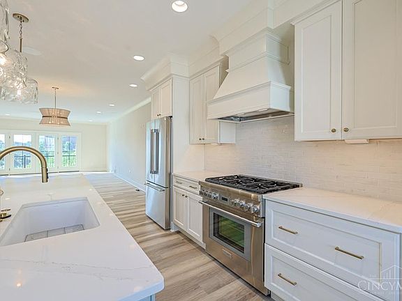 5th image of 4234 Parkview Dr #3C