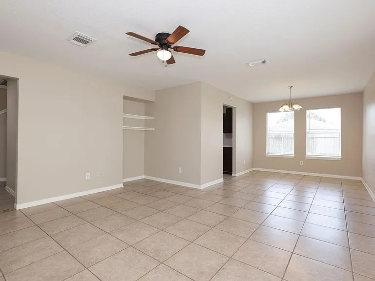 15422 Ferness Ln — Photo 10
