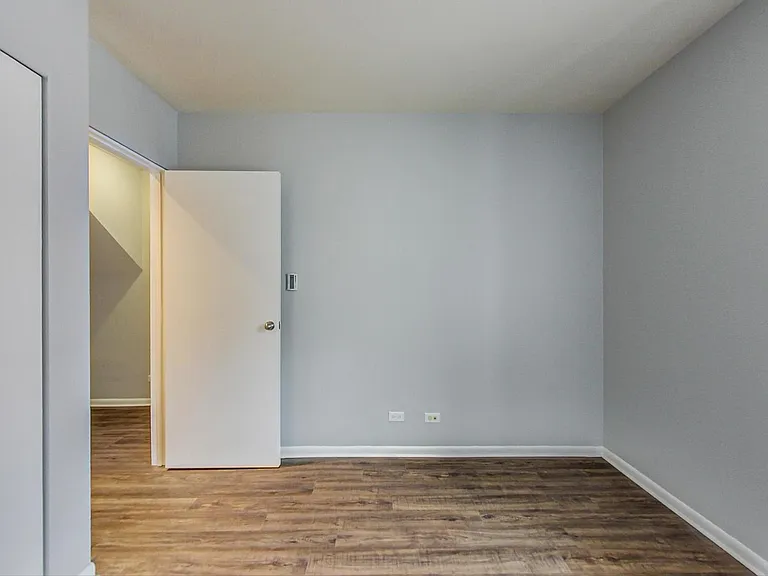 2343 N Greenview Ave #102 — Photo 16