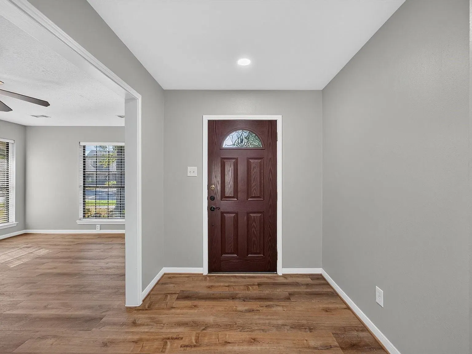 4 bed, 2.5 bath, 2332 sqft, $2,600 — Photo 4