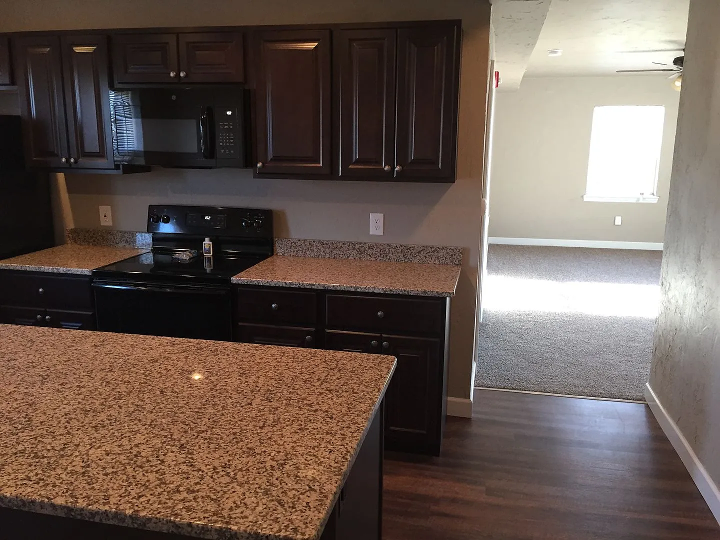 Elm Terrace Apartments — Photo 4