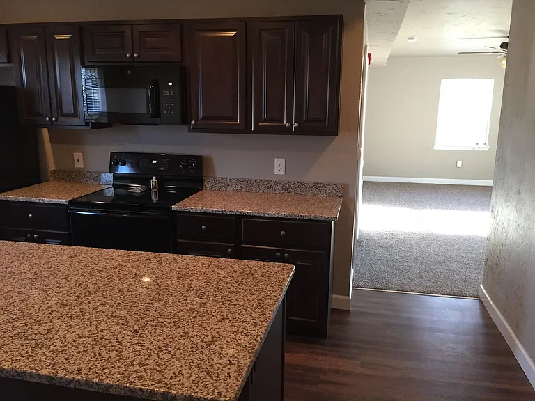 Elm Terrace Apartments — Photo 4