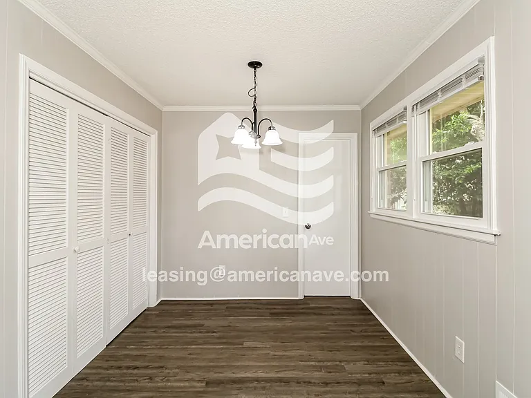 1176545_005_dining_room_13698743.jpg