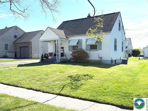 2nd image of 462 Maple Rd