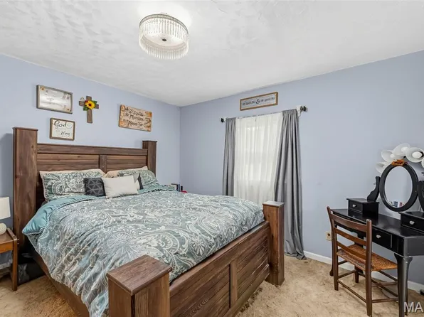36 New Hope Rd, Elsberry, MO 63343