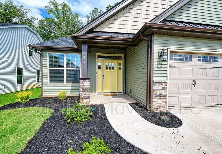108 Landry Ln — Photo 2