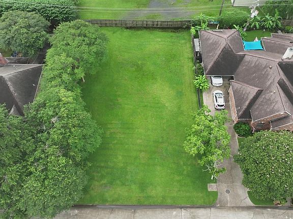 4th image of 718 Huntercrest St
