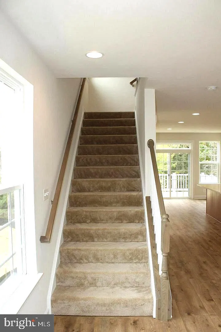 3 bed, 3.5 bath, 2334 sqft, $2,900 — Photo 2