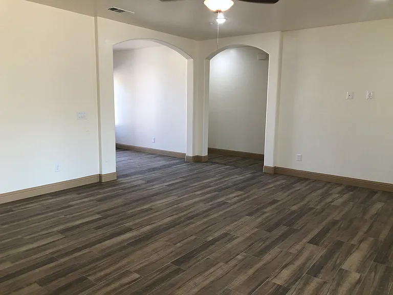 1909 Scott Ave — Photo 5