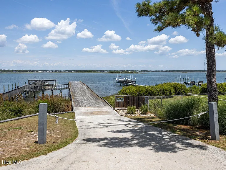 8711 Plantation Dr #302 — Photo 19