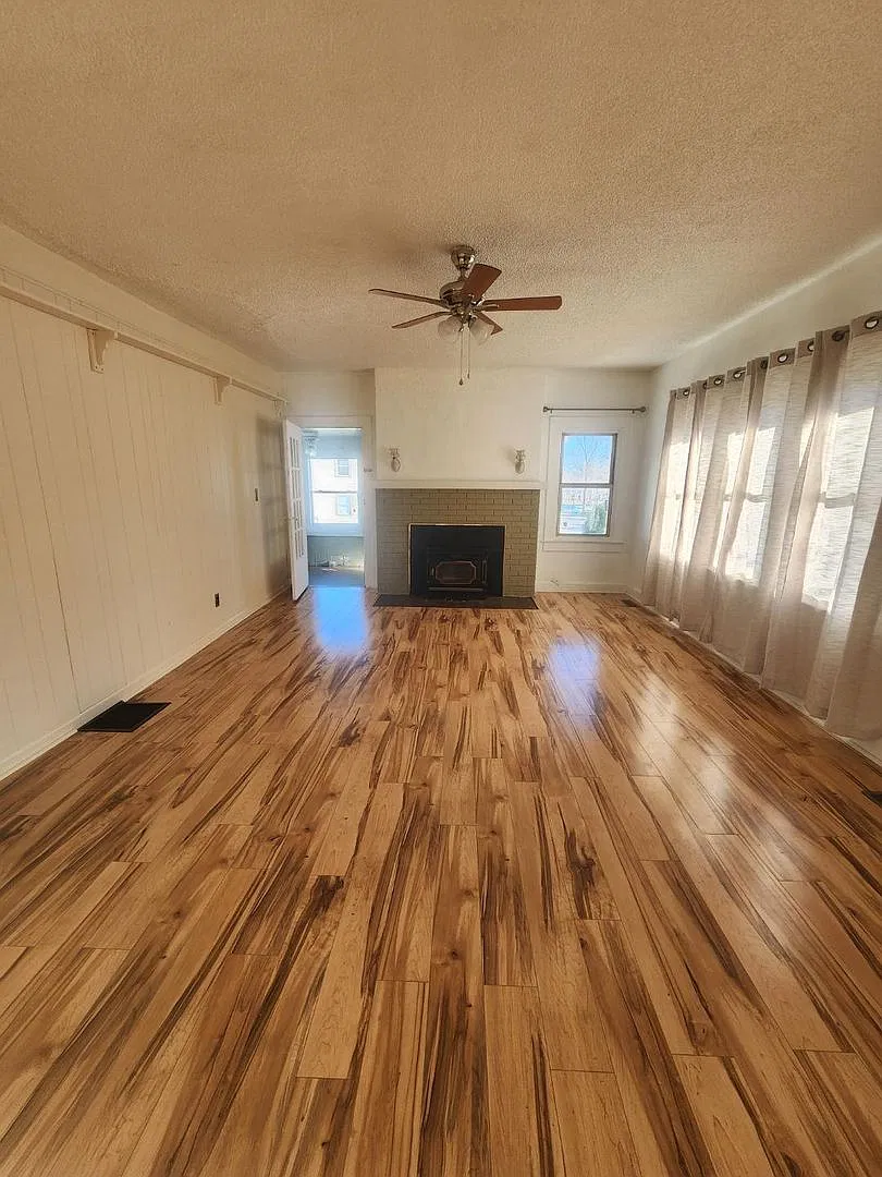 Spacious Two Bedroom Triplex in Mooresville, Indiana — Photo 4