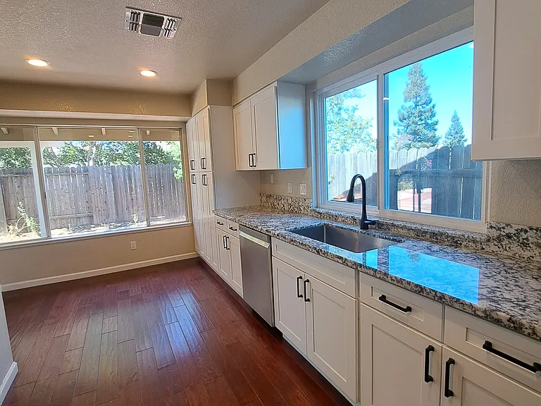 3438 Parker St — Photo 7