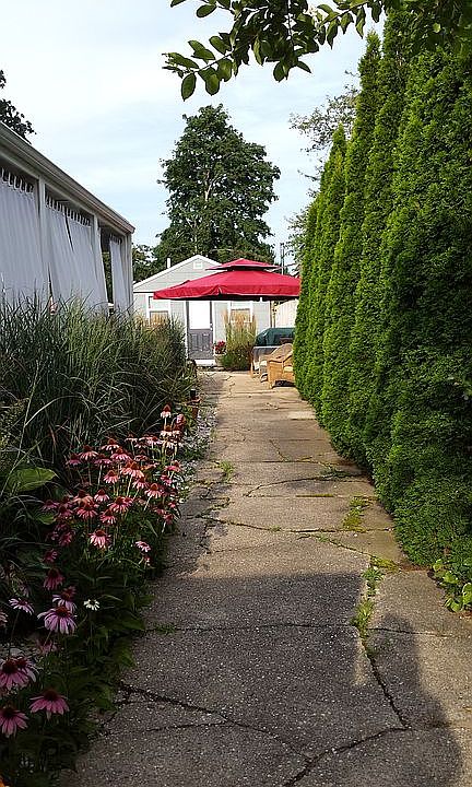 STUDIO walkway from street