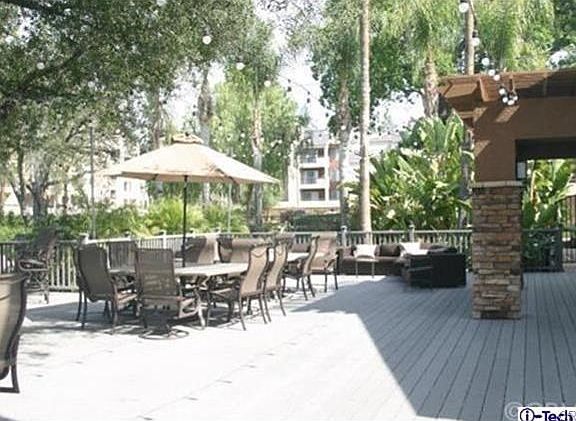 5th image of 5520 Owensmouth Ave APT 120