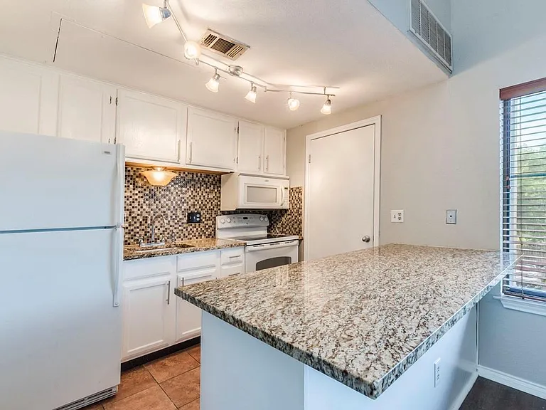 601 Nelray Blvd #13 — Photo 4
