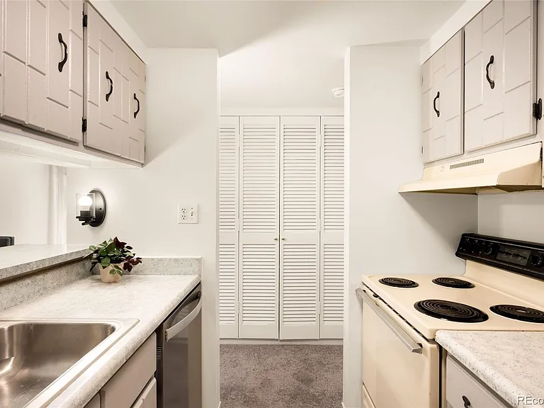 1365 Columbine St #103 — Photo 10